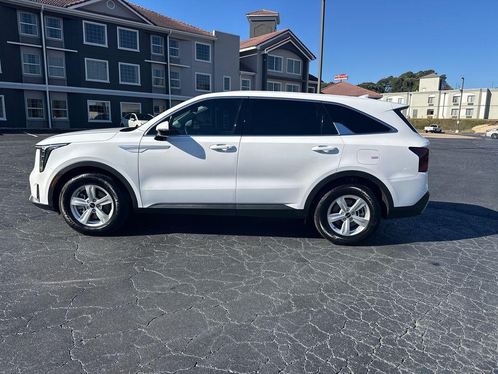 used 2024 Kia Sorento car, priced at $25,898
