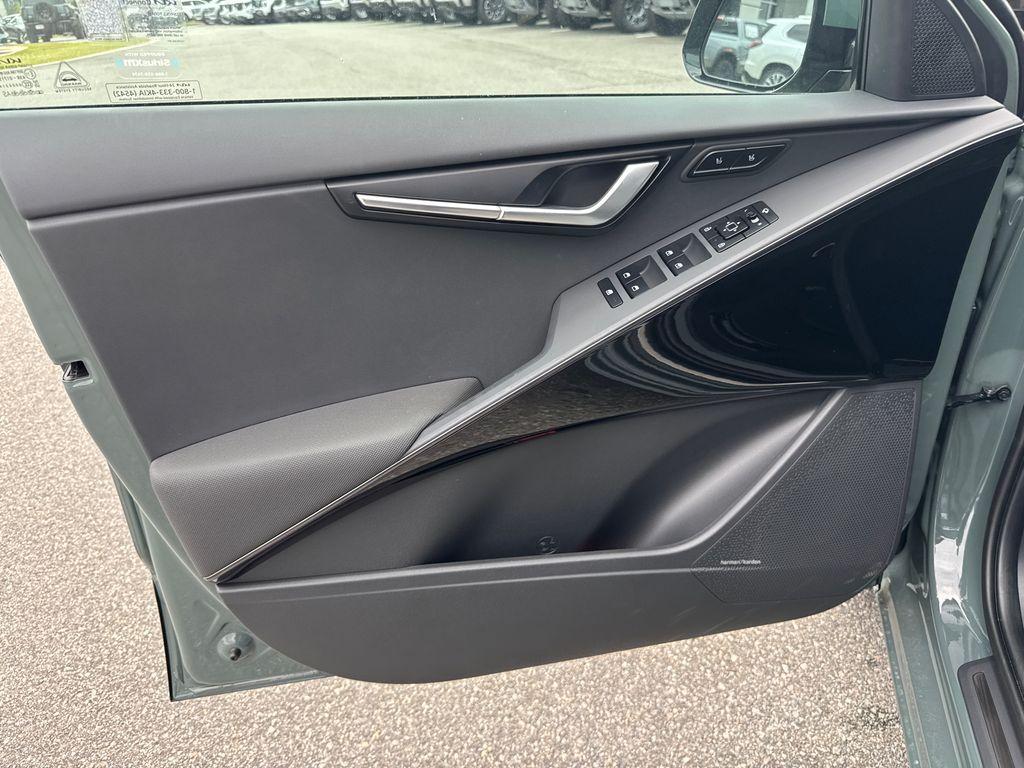 new 2025 Kia Niro car, priced at $35,692