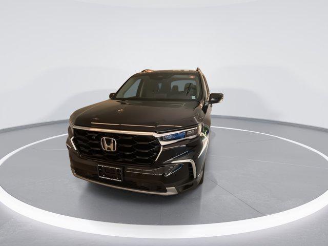 new 2025 Honda Pilot car, priced at $50,995