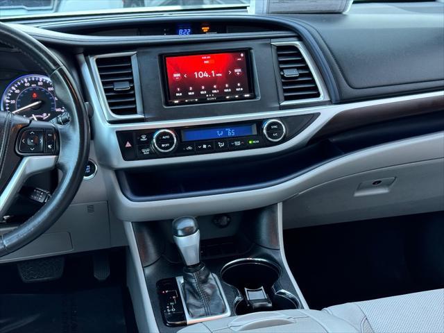 used 2014 Toyota Highlander car, priced at $18,744