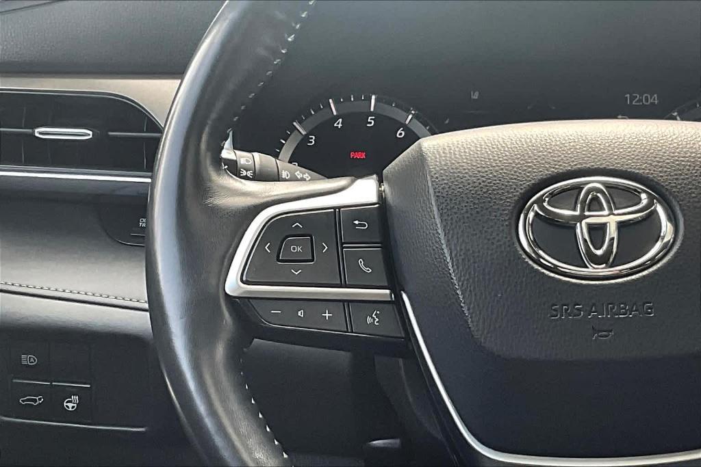 used 2021 Toyota Highlander car, priced at $36,900