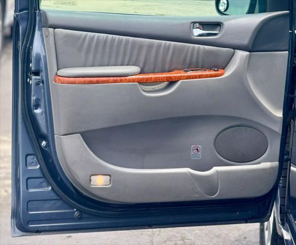 used 2006 Toyota Sienna car, priced at $9,995