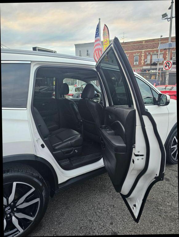 used 2022 Honda Pilot car, priced at $25,015