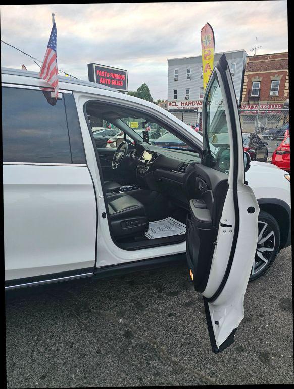 used 2022 Honda Pilot car, priced at $25,015