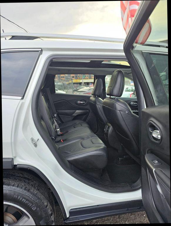used 2019 Jeep Cherokee car, priced at $18,995