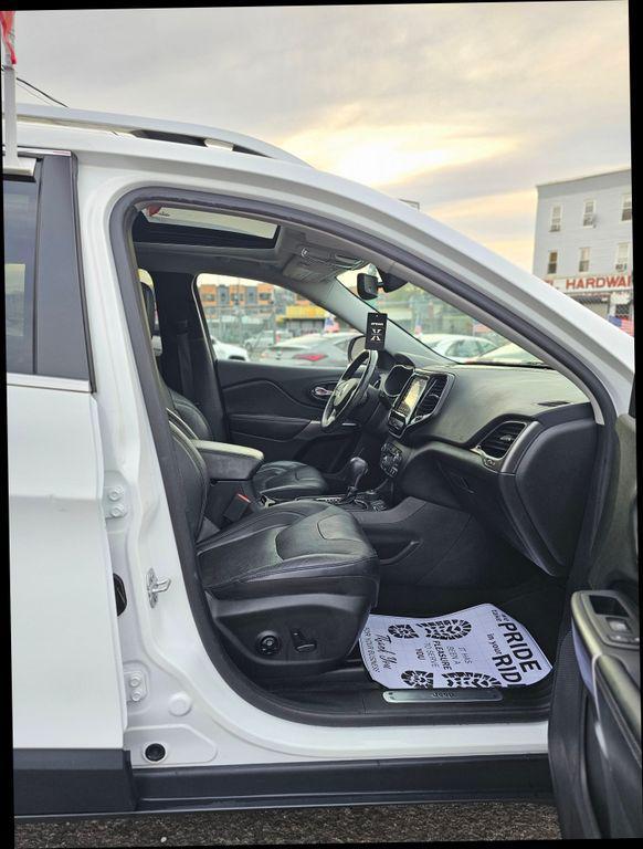used 2019 Jeep Cherokee car, priced at $18,995
