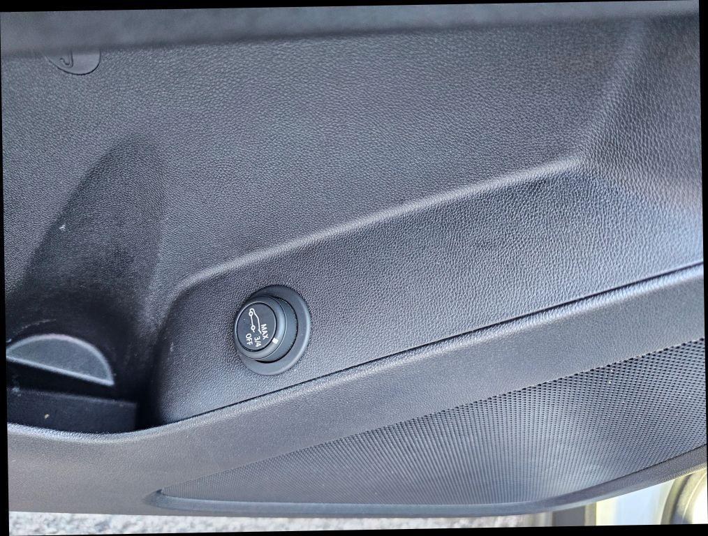 used 2020 Chevrolet Equinox car, priced at $15,041
