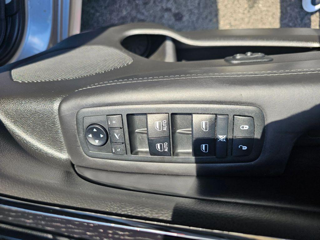 used 2019 Jeep Grand Cherokee car, priced at $17,044