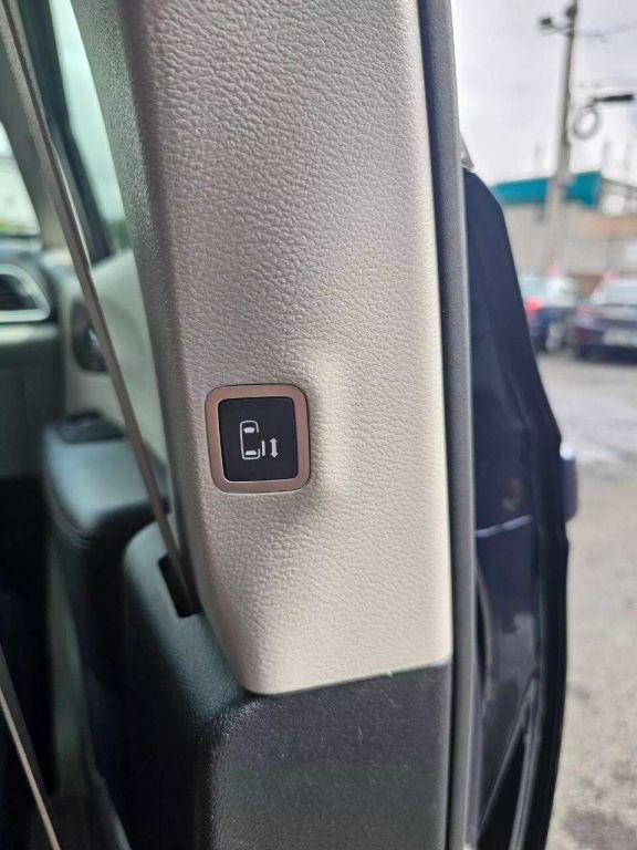 used 2019 Chrysler Pacifica car, priced at $17,073