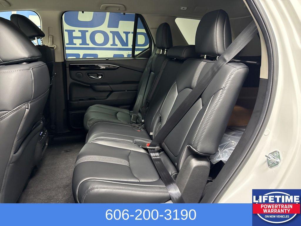 new 2025 Honda Pilot car, priced at $48,280