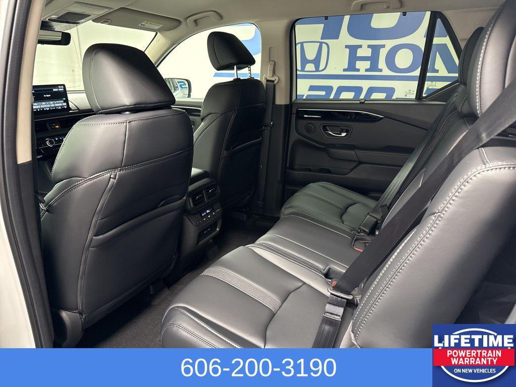 new 2025 Honda Pilot car, priced at $48,280