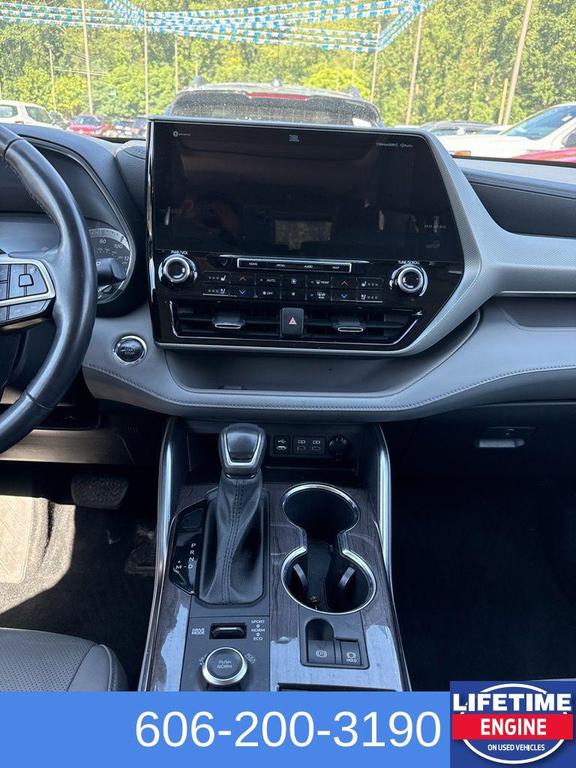 used 2022 Toyota Highlander car, priced at $36,000