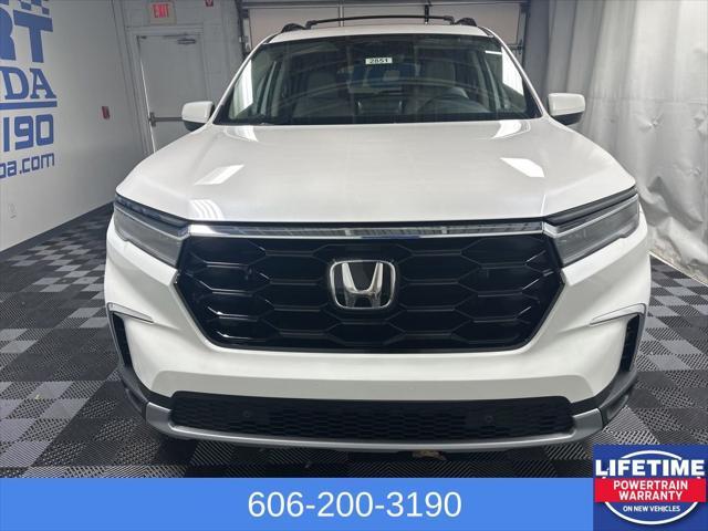 new 2025 Honda Pilot car, priced at $53,405