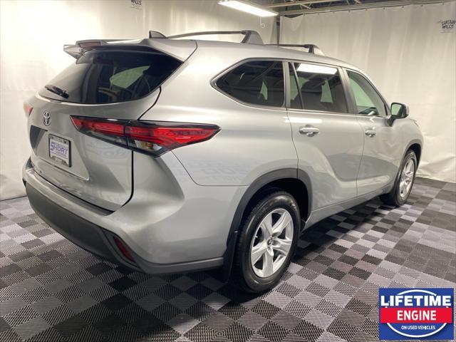 used 2023 Toyota Highlander car, priced at $31,900