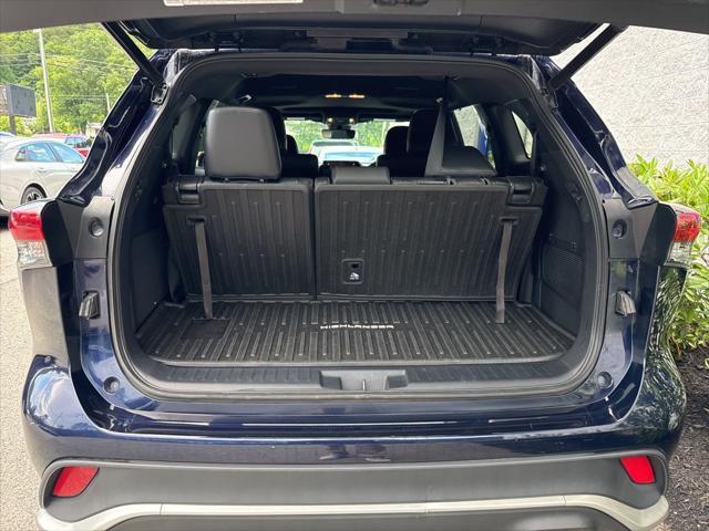 used 2021 Toyota Highlander car, priced at $31,000