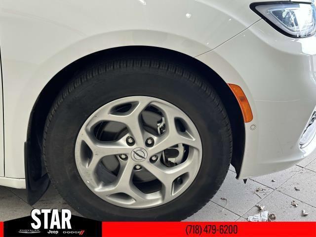 new 2023 Chrysler Pacifica car, priced at $35,888