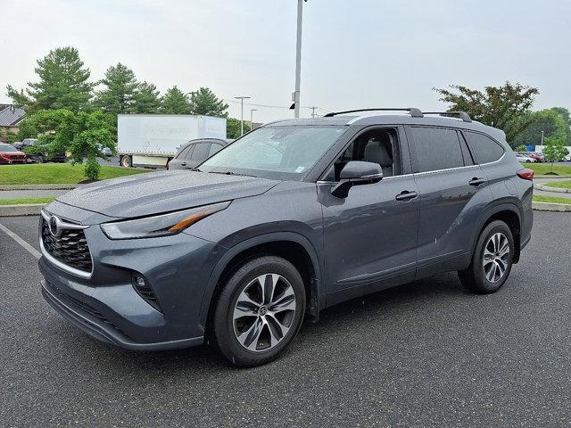 used 2022 Toyota Highlander car, priced at $37,253