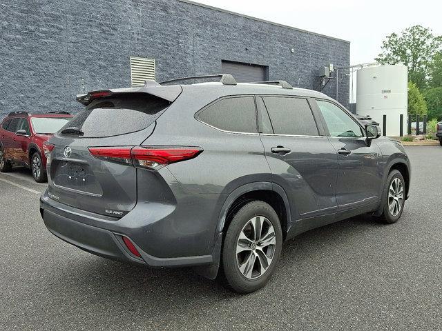 used 2022 Toyota Highlander car, priced at $37,253