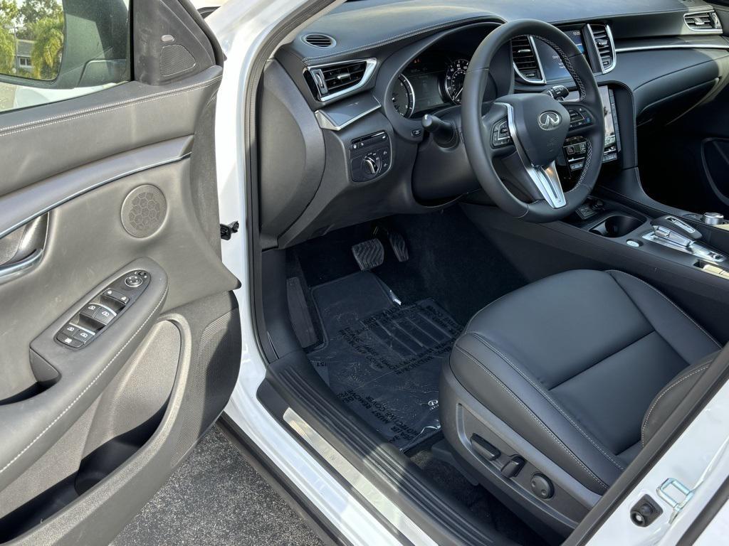 new 2025 INFINITI QX50 car, priced at $40,585