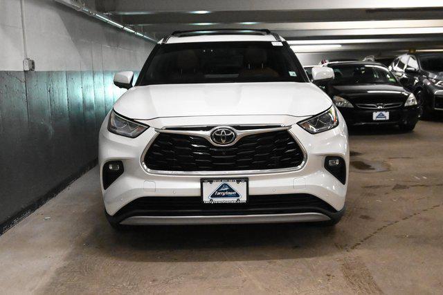 used 2023 Toyota Highlander car, priced at $44,499