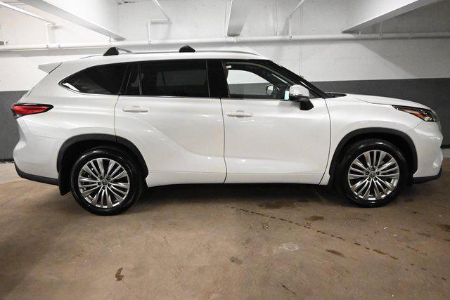 used 2023 Toyota Highlander car, priced at $44,499