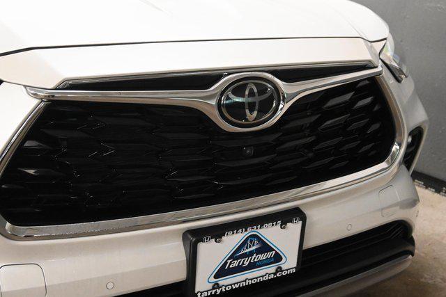 used 2023 Toyota Highlander car, priced at $44,499