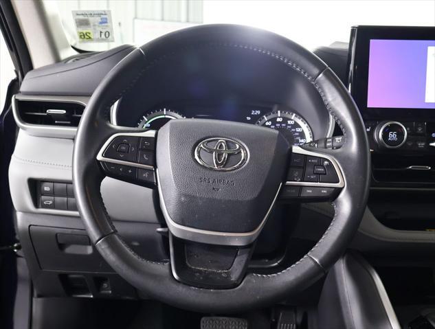 used 2023 Toyota Highlander Hybrid car, priced at $40,995