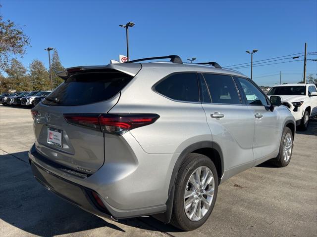 used 2024 Toyota Highlander car, priced at $51,995