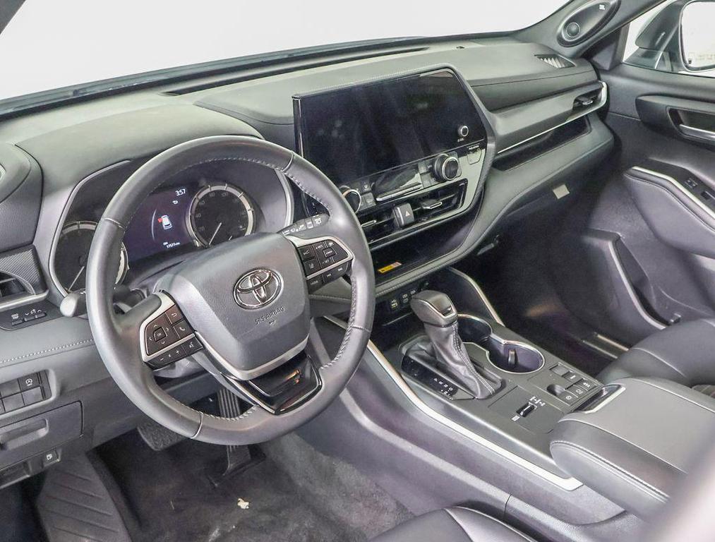 used 2024 Toyota Highlander car, priced at $45,995