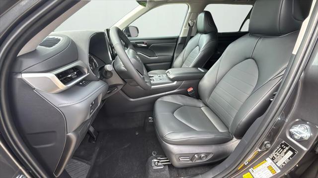 new 2025 Toyota Highlander car, priced at $45,969