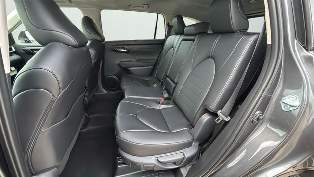 new 2025 Toyota Highlander car, priced at $45,969