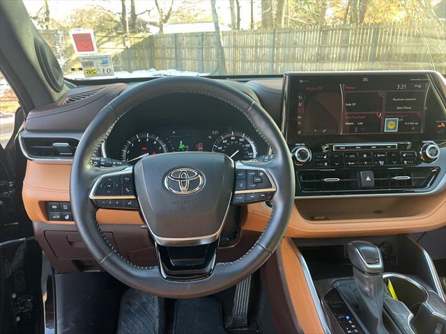 used 2021 Toyota Highlander car, priced at $37,495