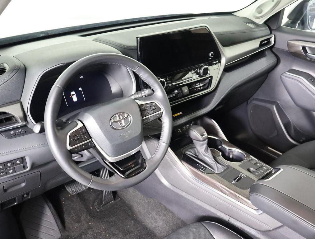 used 2024 Toyota Highlander Hybrid car, priced at $49,995