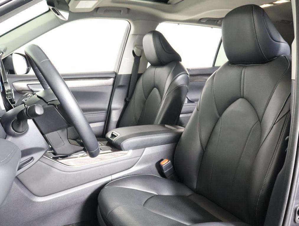 used 2024 Toyota Highlander Hybrid car, priced at $49,995