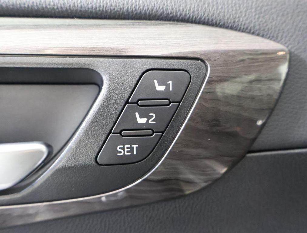 used 2024 Toyota Highlander Hybrid car, priced at $49,995