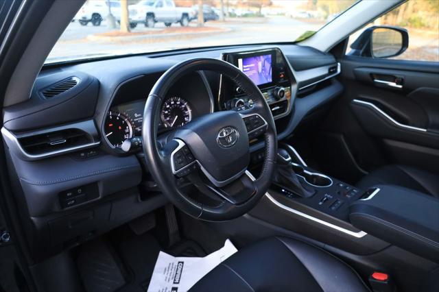 used 2023 Toyota Highlander car, priced at $39,995