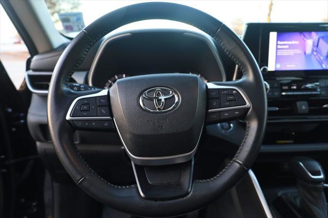 used 2023 Toyota Highlander car, priced at $39,995