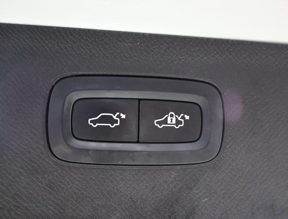 used 2020 Volvo XC90 car, priced at $22,495