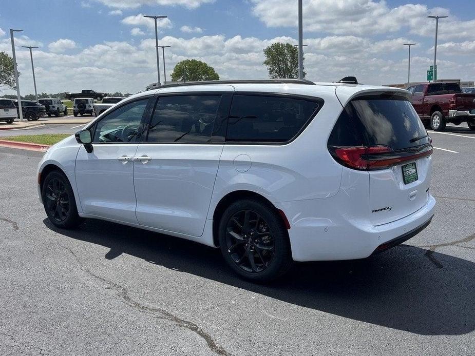 new 2024 Chrysler Pacifica car, priced at $51,457