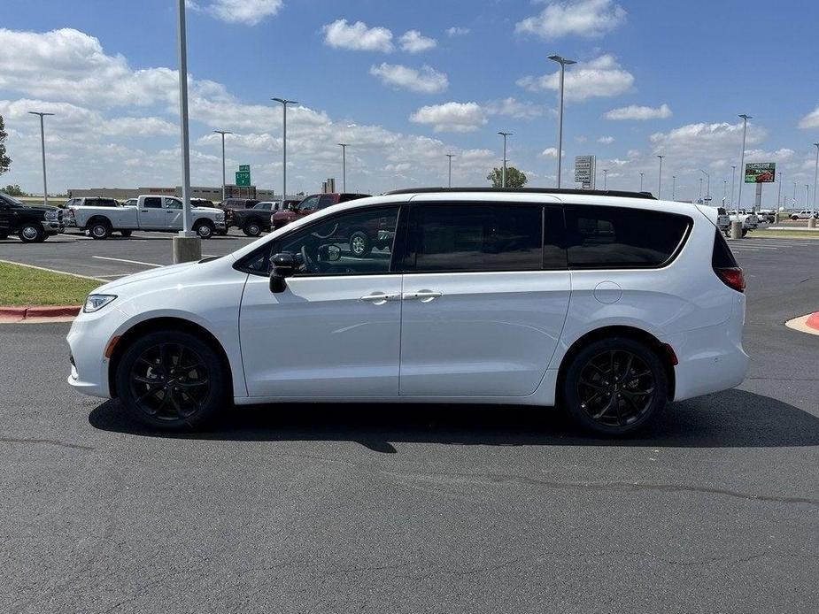 new 2024 Chrysler Pacifica car, priced at $51,457