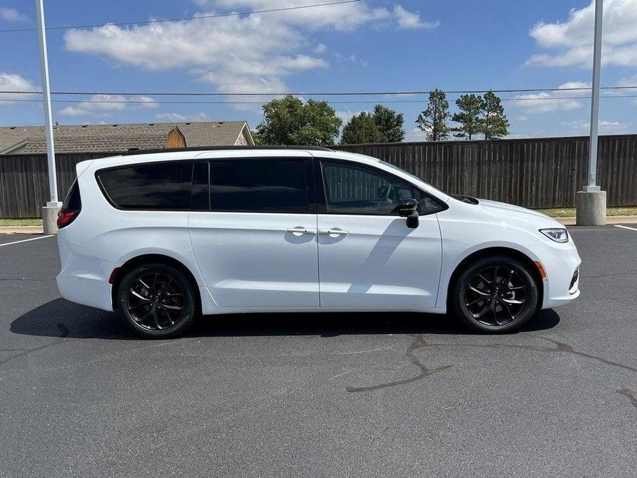 new 2024 Chrysler Pacifica car, priced at $51,457