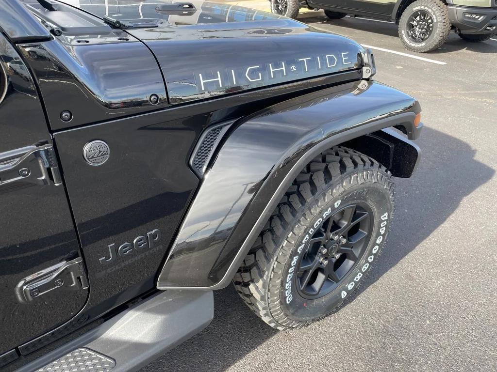 new 2025 Jeep Gladiator car, priced at $49,555