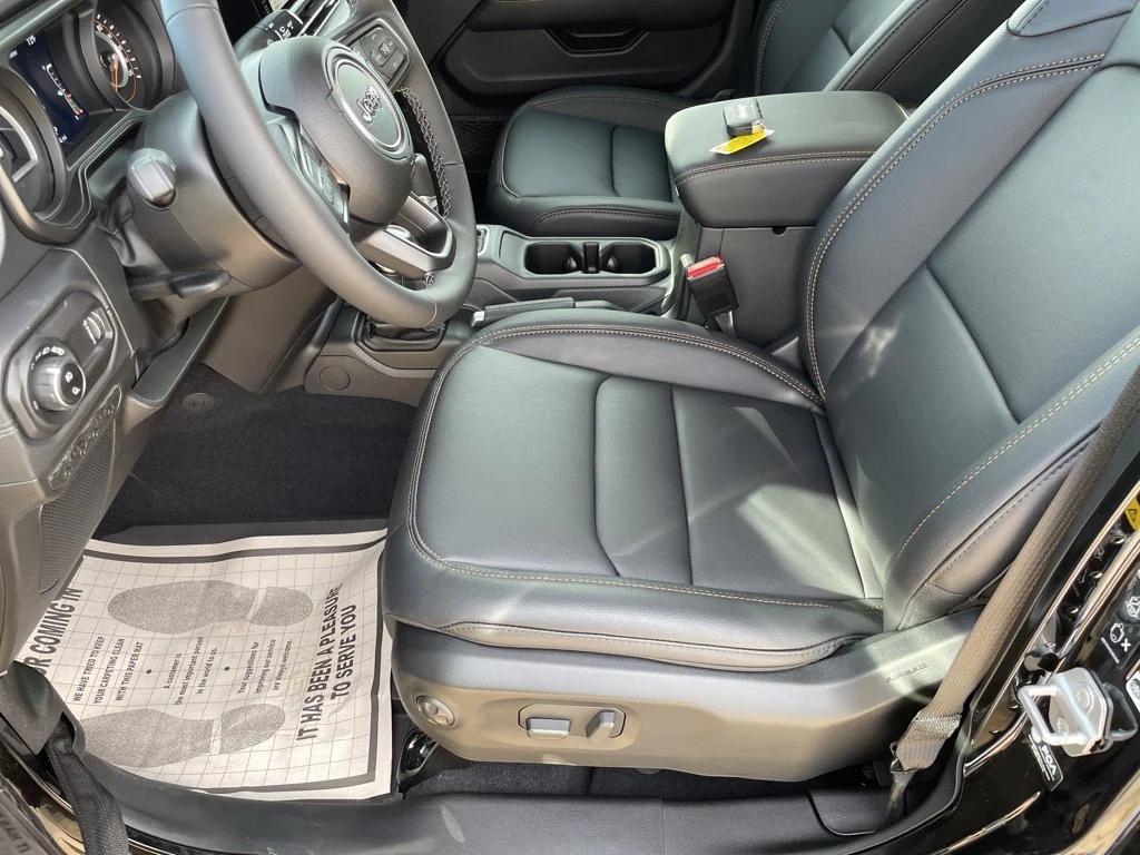 new 2025 Jeep Gladiator car, priced at $49,555