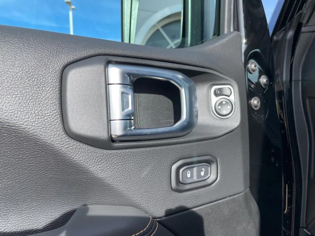 new 2025 Jeep Gladiator car, priced at $49,555