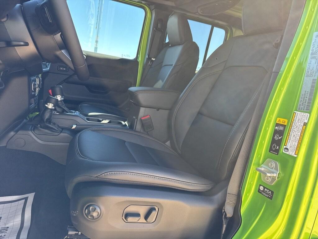 new 2025 Jeep Gladiator car, priced at $52,737