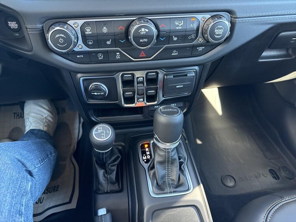 new 2025 Jeep Gladiator car, priced at $52,737