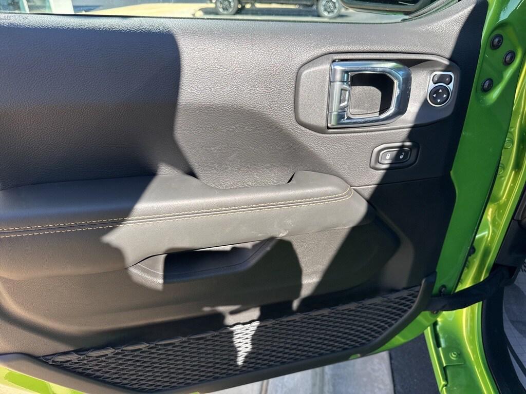 new 2025 Jeep Gladiator car, priced at $52,737