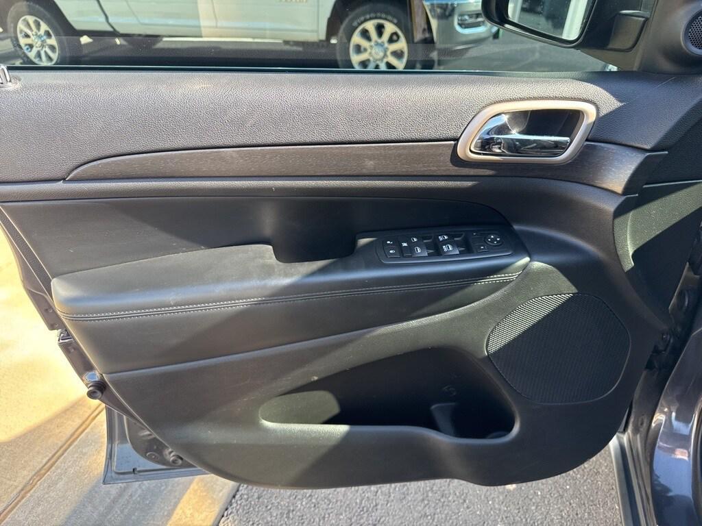 used 2017 Jeep Grand Cherokee car, priced at $14,000