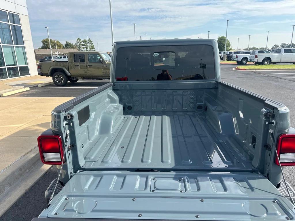 new 2025 Jeep Gladiator car, priced at $47,119
