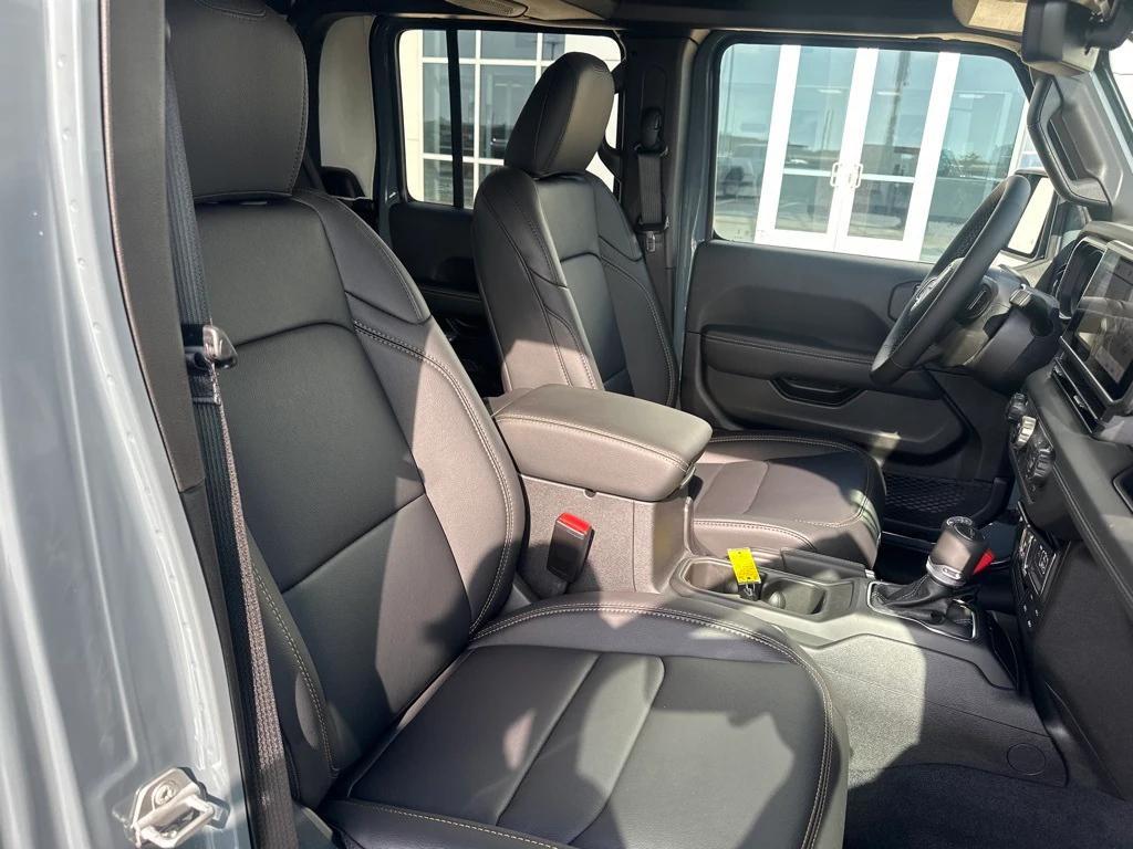 new 2025 Jeep Gladiator car, priced at $47,119